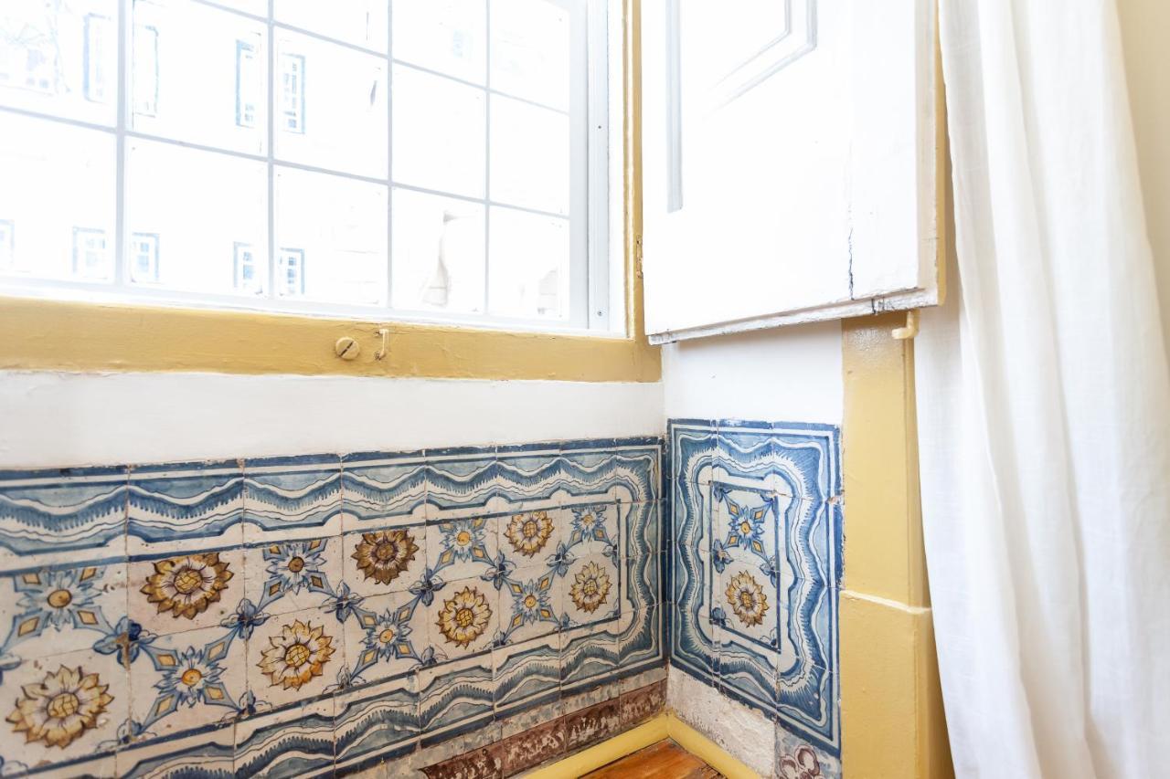 Yellow Tiles In City Center Lissabon Buitenkant foto